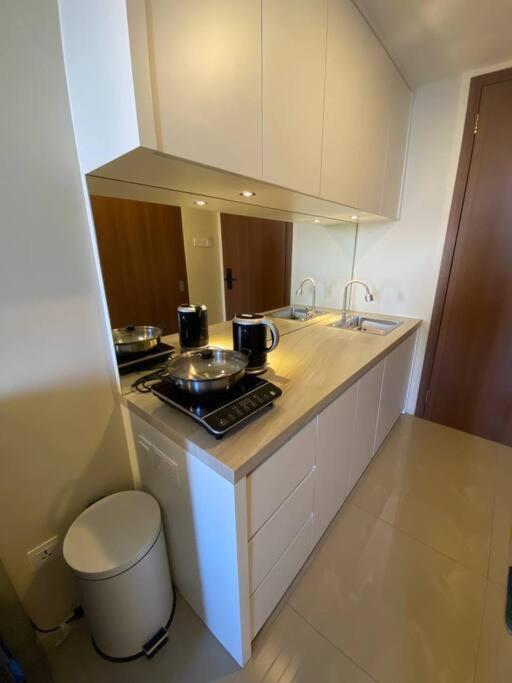 Nagoya Thamrin Apartment High Floor With View Exteriér fotografie