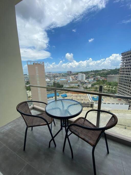 Nagoya Thamrin Apartment High Floor With View Exteriér fotografie