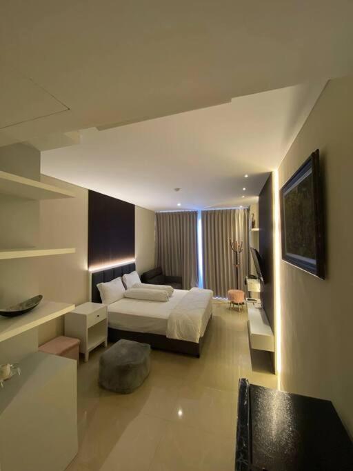 Nagoya Thamrin Apartment High Floor With View Exteriér fotografie