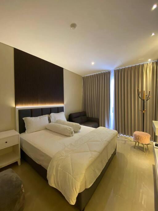 Nagoya Thamrin Apartment High Floor With View Exteriér fotografie