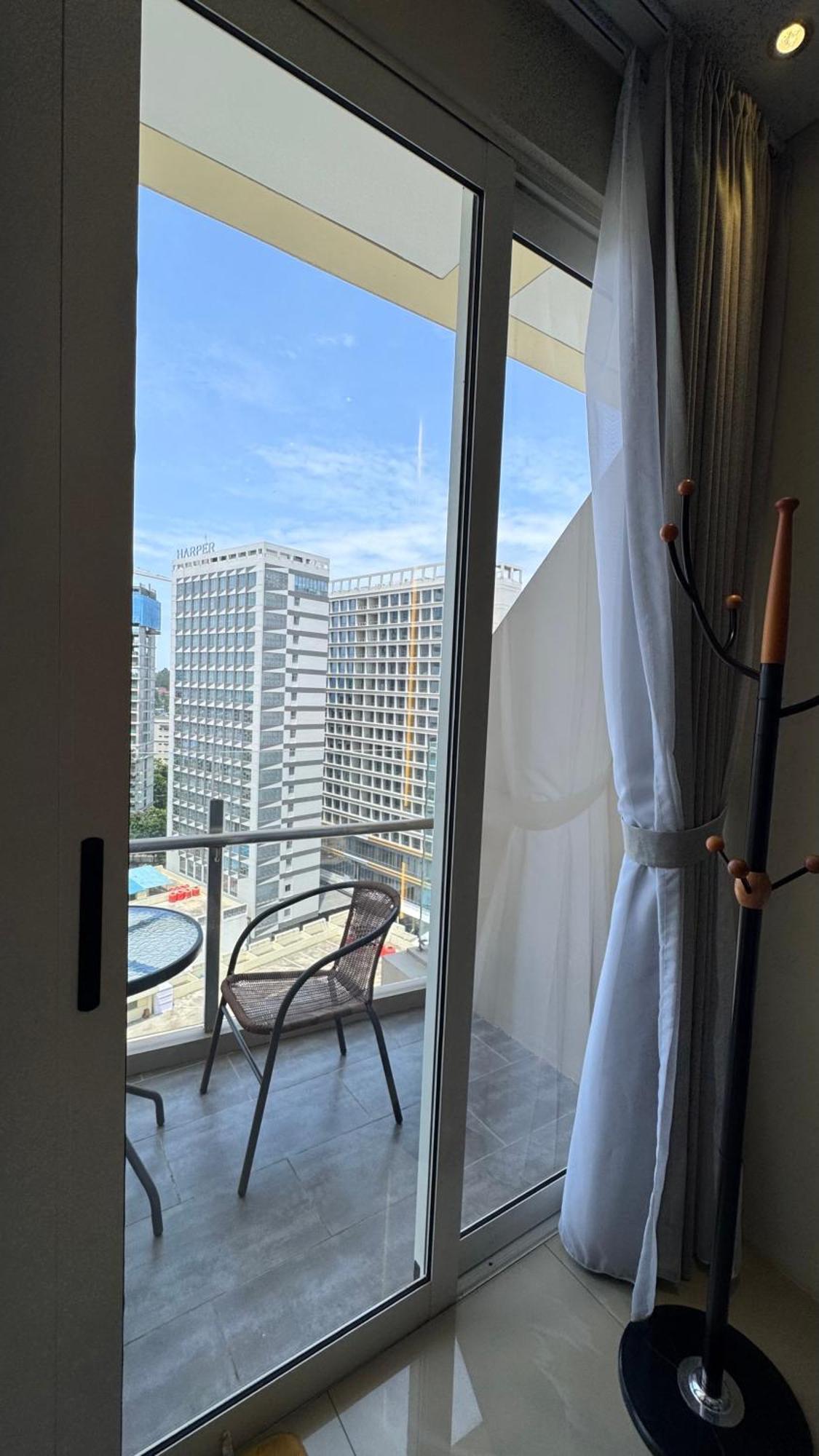 Nagoya Thamrin Apartment High Floor With View Exteriér fotografie