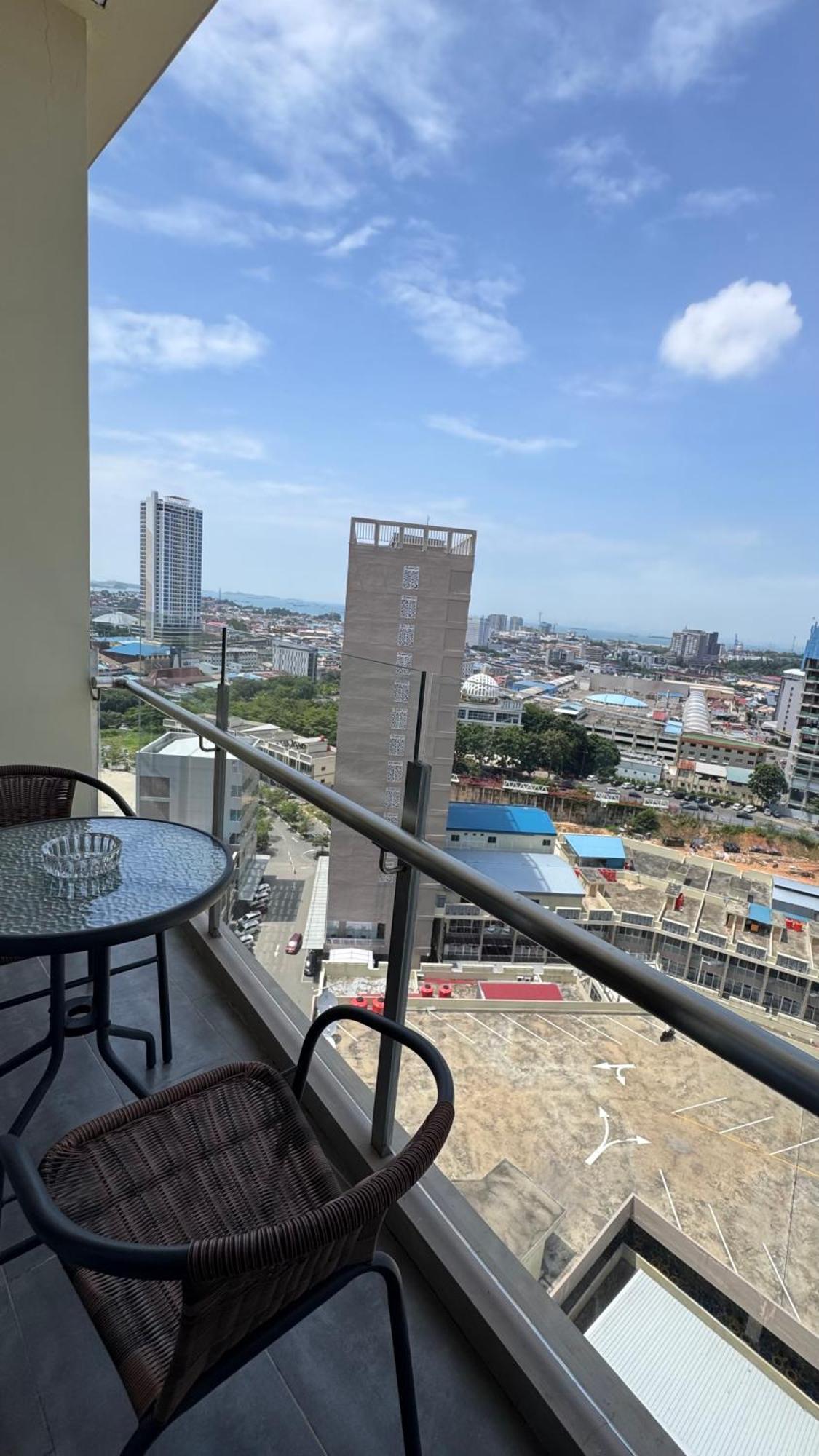 Nagoya Thamrin Apartment High Floor With View Exteriér fotografie