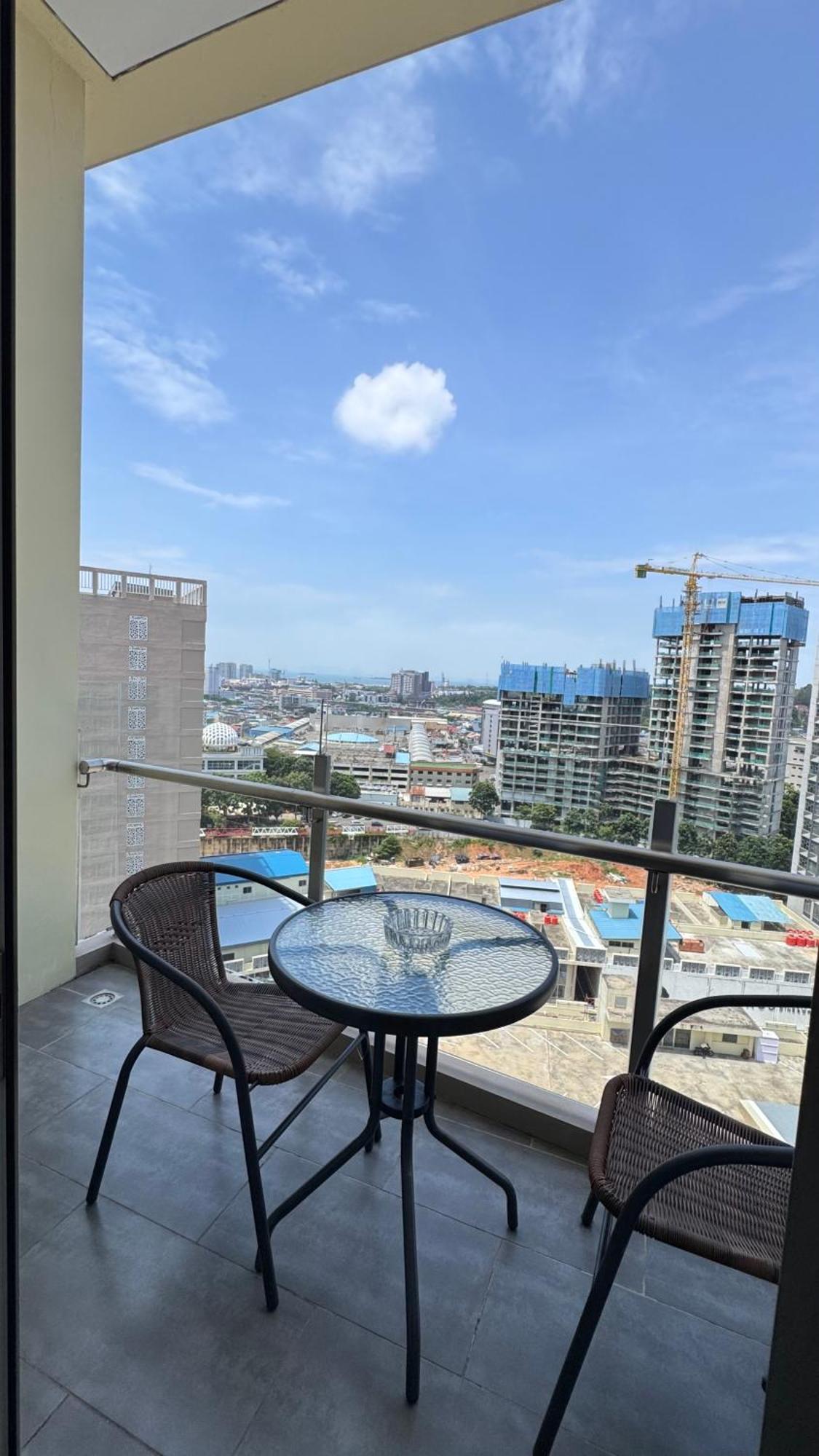 Nagoya Thamrin Apartment High Floor With View Exteriér fotografie