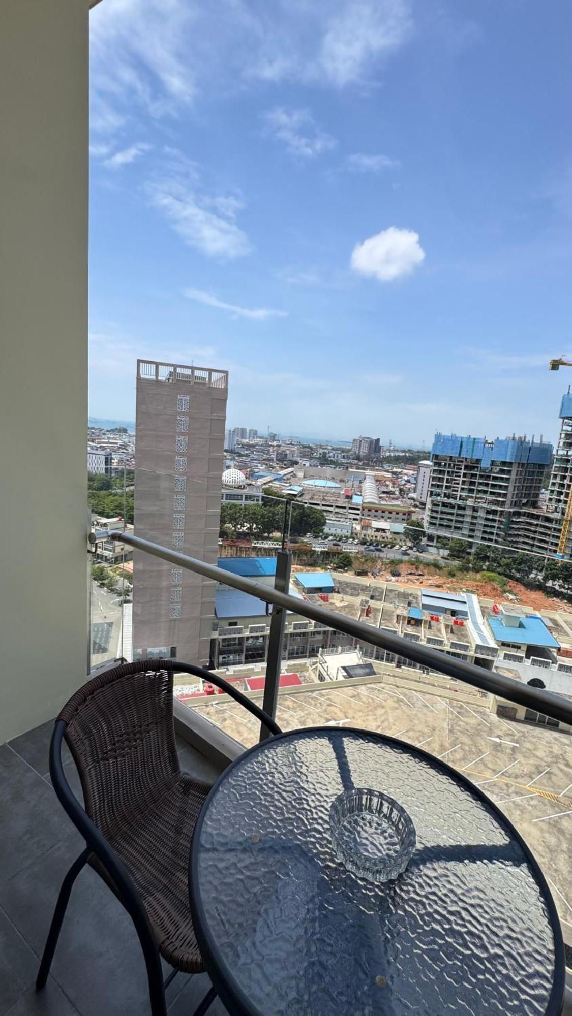 Nagoya Thamrin Apartment High Floor With View Exteriér fotografie
