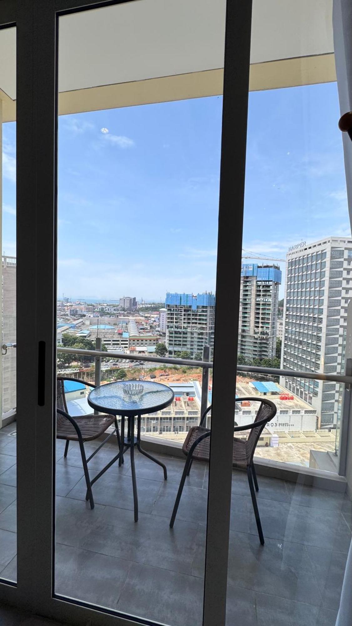Nagoya Thamrin Apartment High Floor With View Exteriér fotografie